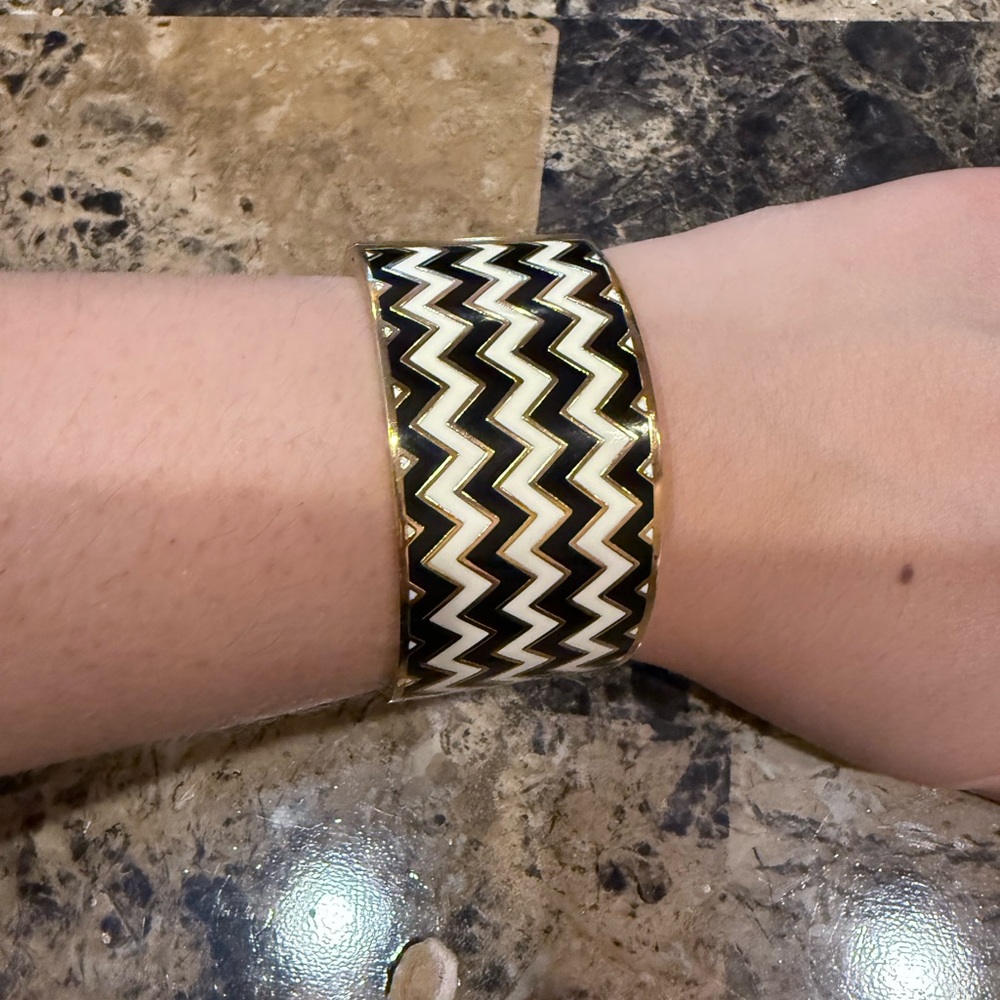 Kate Spade La Vida Loca Hinged Bangle - Picture 12 of 13
